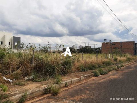 Terreno com 1.000m² à venda no Laranjeiras