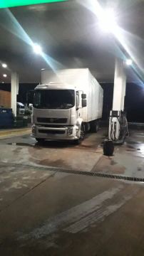 Caminhão Truck 260 Volvo - Baú 10.50  aceito carro, imóveis no litoral ou sítio