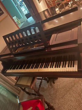 Piano de cauda antigo em excelente estado