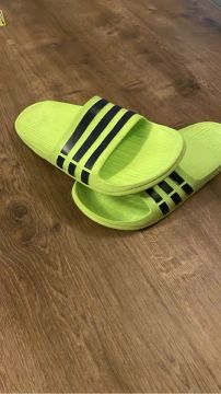 Chinelo adidas usado 3x!