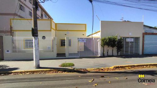 Casa com Salão Comercial .Vila Bandeirante
