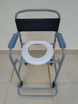 Cadeira sanitária com rodas