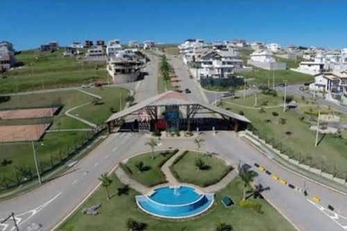 Luxuosa Casa de Alto Padrão para Locação em Localização Privilegiada