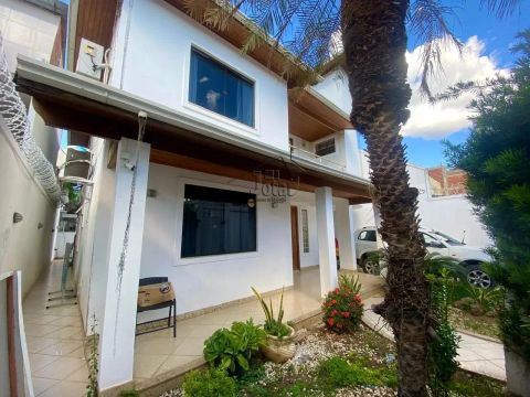 Casa de 450 m² de área construída com 7 quartos(3sts) no bairro  Santa Rita - Governador V