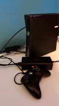 2 consoles Xbox 360 - bloqueado e o outro desbloqueado 