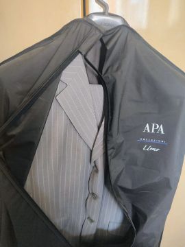 6 conjuntos Terno Masculino APA - Cinza Listrado. TODOS IMPORTADOS DE GRIFE.$3.000 OS 6