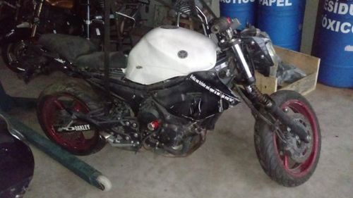 Sucata de moto para retirada de peças Yamaha XJ6 2017