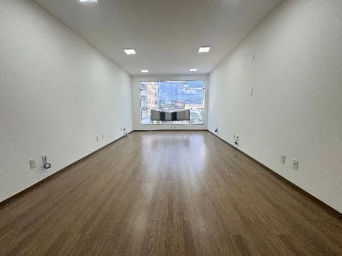 Sala locação pronto uso, bairro Santo Antonio, reformada, piso madeira, split, lavabo copa