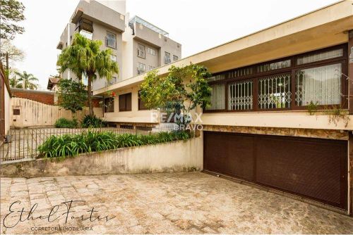 Casa com quintal, à venda, no Jardim Social