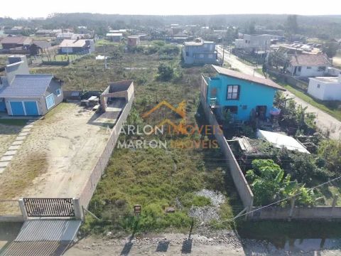 Terreno a venda na Praia Miratorres em Passo de Torres/SC a poucos passos do mar.