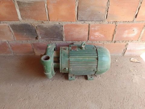 Bomba trifásica  15 cv