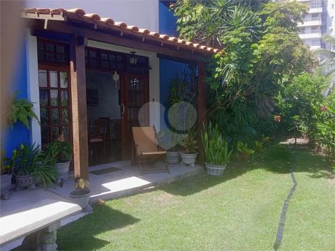 Casa com 4 quartos à venda em Ondina - BA