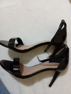 Vendo salto estilo agulha Preto