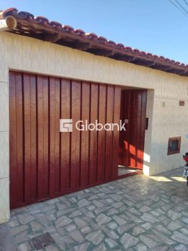 Casa em Montes Claros, no bairro Vila Analia, à venda.