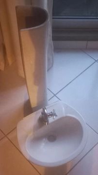 Cuba banheiro coluna e torneira