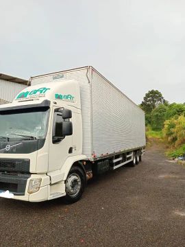 Volvo VM 270 com Baú 