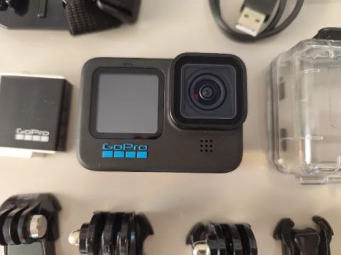 GoPro HERO11 Black em PERFEITO ESTADO + Kit COMPLETO (usada apenas duas vezes)