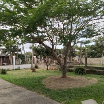 Casa de 2 dormitórios disponível para locação de temporada.