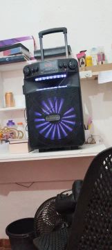 Caixa de Som Bluetooth Portátil com Luz de LED
