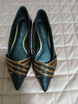 Sapatilha  Corello Preto com Detalhes Dourado NOVO número 33