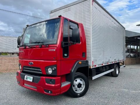 Ford Cargo 1119 + Baú de 6,20m
