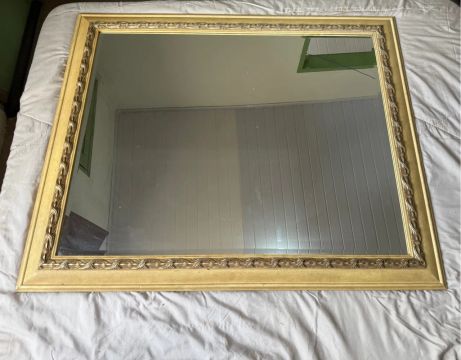 Espelho Decorativo com Moldura Dourada LUXO