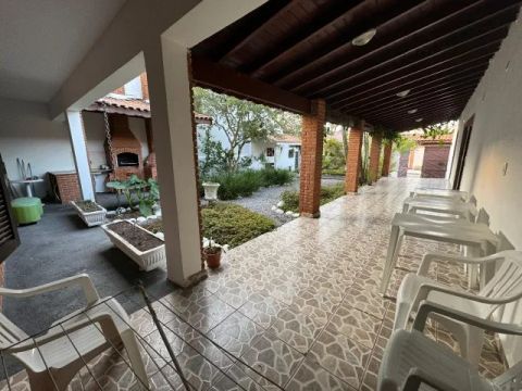Casa c/ 7 dorm. 4 st. balneário oásis em Peruíbe perto da praia. Aceita apto no Campolim.