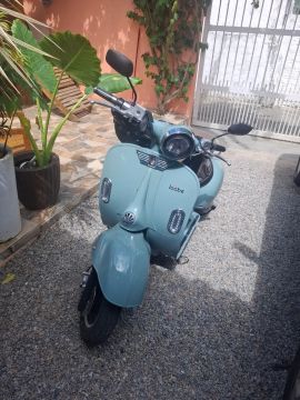 Vespa retrô elétrica 