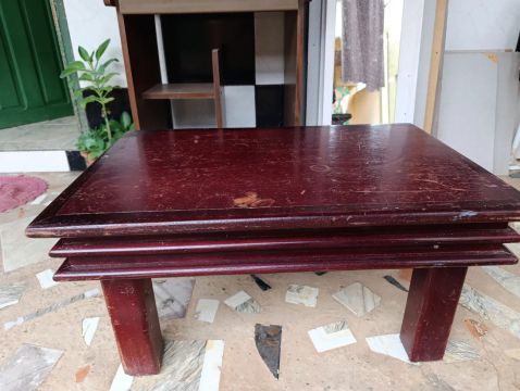 Mesa de Centro em Madeira. Localizada em Epitacilandia/Acre. Não faço entrega,.