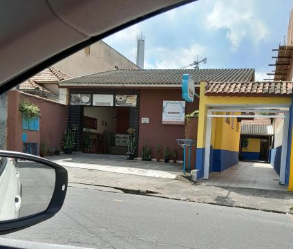 Alugo casa comercial com Studio na frente ótima localização 