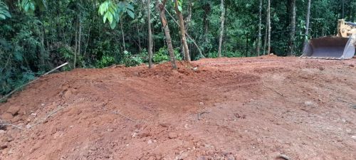 Terreno com igarape