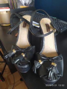 Sandália plataforma Arezzo preta