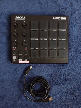 AKAI MPD 218 em excelente estado