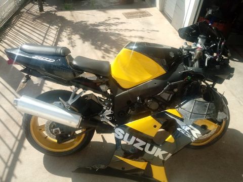 Sucata de moto para retirada de peças Suzuki GSX-R 750 2001 Srad