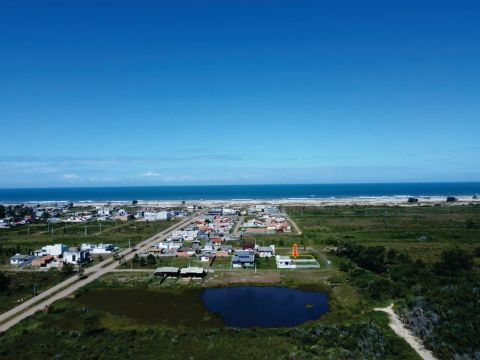 Terreno Lago e Mar na Praia Azul