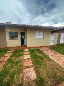 Térrea para aluguel possui 45 metros quadrados com 3 quartos em Jardim Parati - Campo Gran