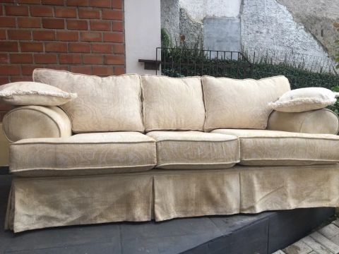 Vende-se sofá para 3 lugares em ótimo estado 