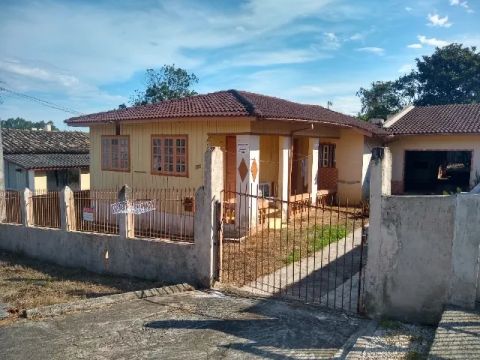 Casa no Bairro Jardim Angélica - Criciúma-SC. 4 quartos