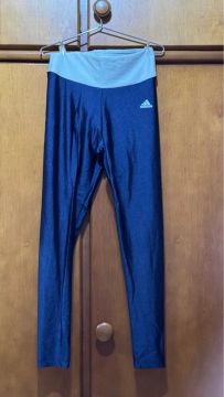 Legging Adidas Azul com detalhe em verde - Tamanho M 