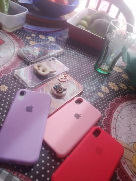 iPhone xr,64gb bateria 100%
