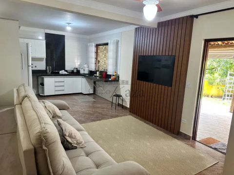 Oportunidade - Chácara - Capuava - 2 Dormitórios - 100m² - Estuda Permuta.