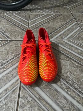 Chuteiras Adidas Predator: Vermelhas