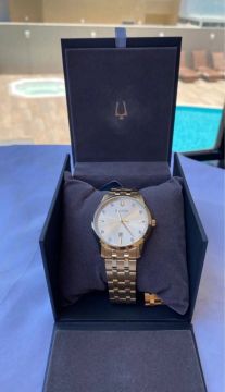 Relógio Bulova Diamond 87d123 8 diamantes lapidados mostrador Champagne