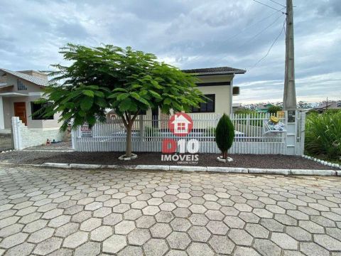 Casa com 2 dormitórios à venda em Araranguá -SC.