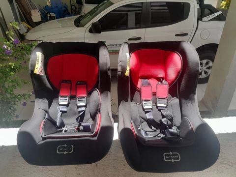 Duas cadeirinhas de 1 a 7 anos (em ótimo estado)