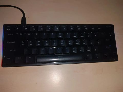 Teclado Mecânico 60% com Switch Azul com RGB