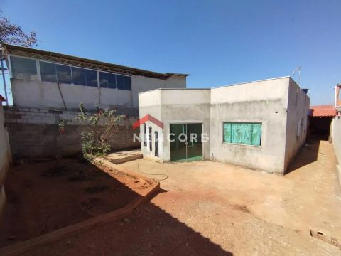 Casa em Rua João Guimarães Rosa - São Pedro - Esmeraldas/MG