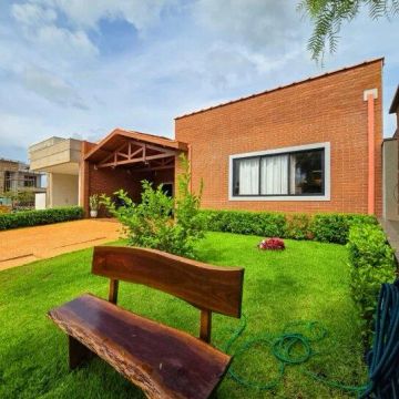 Casa com moveis planejados no Vivendas da Mata | Só aqui na Imobiliária Rosa e Rangel
