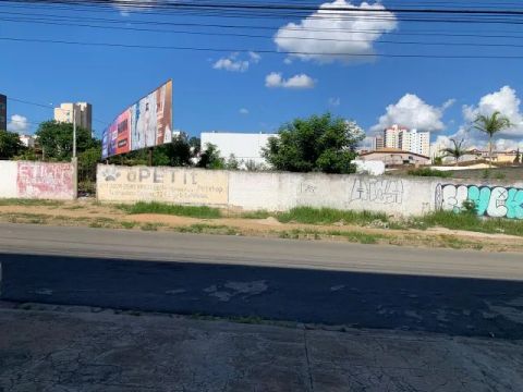 Arrendamos área com 1.736,00m² em Vitória da Conquista 