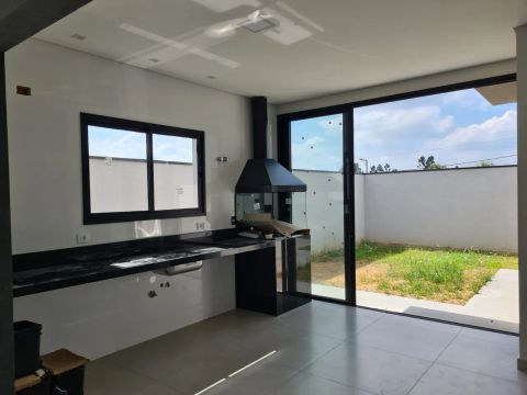 Condominio Terras do Vale - Ampla casa térrea - Clean